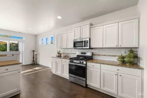 Kitchen - 16 N Caracaras Way, Eagle, ID 83616 photo 6 of 6