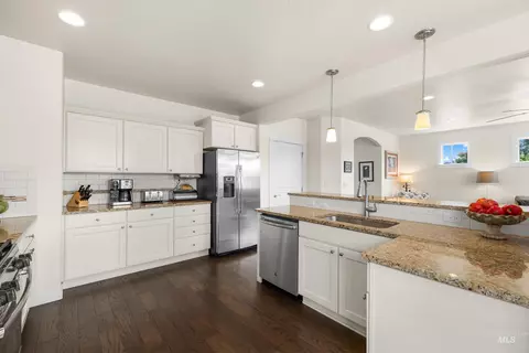 Kitchen - 16 N Caracaras Way, Eagle, ID 83616 photo 2 of 6