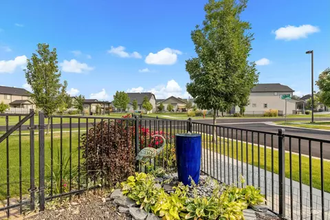 Exterior - 16 N Caracaras Way, Eagle, ID 83616 photo 9 of 12
