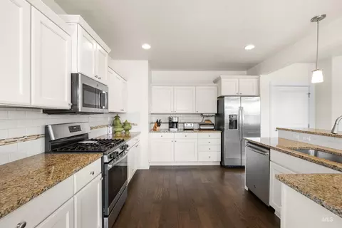 Kitchen - 16 N Caracaras Way, Eagle, ID 83616 photo 1 of 6