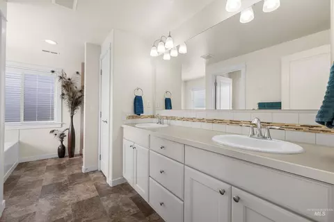 Bath - 16 N Caracaras Way, Eagle, ID 83616 photo 1 of 4
