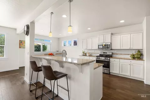 Kitchen - 16 N Caracaras Way, Eagle, ID 83616 photo 5 of 6