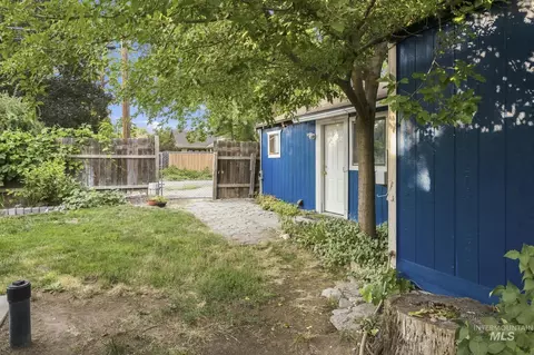 Exterior - 432 E Pine Ave, Meridian, ID 83642 photo 3 of 7