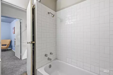 Bath - 432 E Pine Ave, Meridian, ID 83642 photo 1 of 3