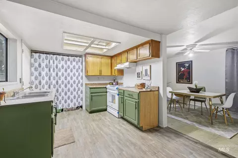 Kitchen - 432 E Pine Ave, Meridian, ID 83642 photo 1 of 2
