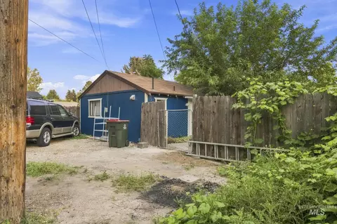 Exterior - 432 E Pine Ave, Meridian, ID 83642 photo 6 of 7