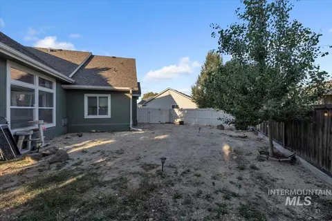 Exterior - 3471 E Beamer Ct, Meridian, ID 83642 photo 2 of 11