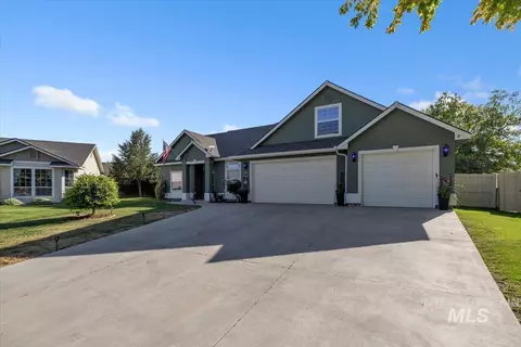 Exterior - 3471 E Beamer Ct, Meridian, ID 83642 photo 3 of 11