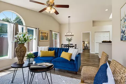 8243 W Pamela St, Garden City, ID 83714