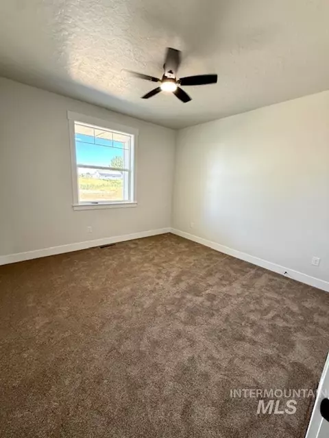 Bedroom - 28623 Hurtz Ln, Parma, ID 83660 photo 2 of 5