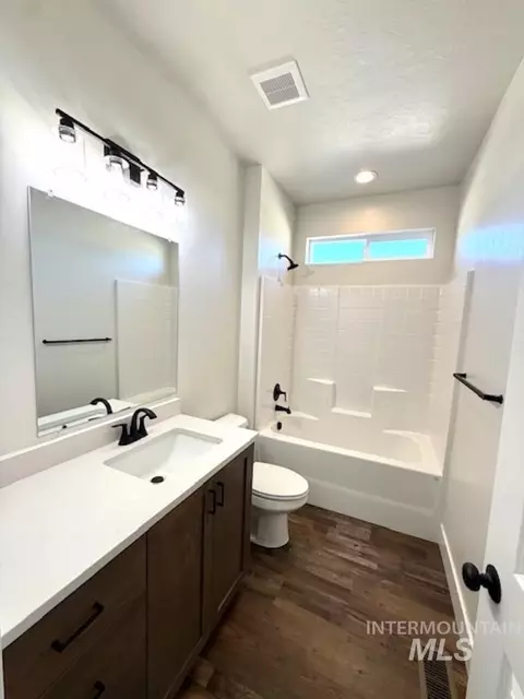 Bath - 28623 Hurtz Ln, Parma, ID 83660 photo 2 of 3