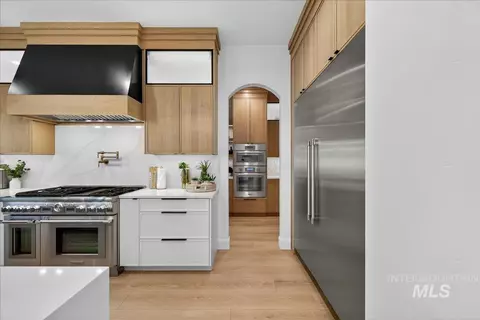 Kitchen - 5424 W Founders Dr, Eagle, ID 83616 photo 5 of 7