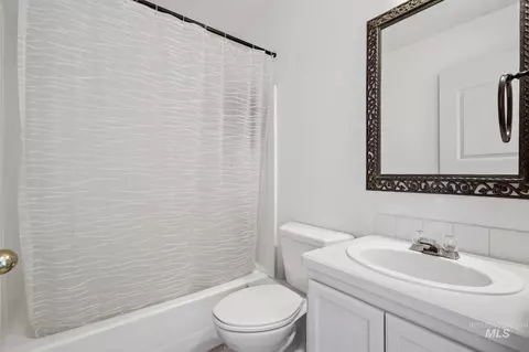 Bath - 607 Laster St, Caldwell, ID 83607 photo 2 of 3