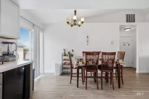 Dining - 607 Laster St, Caldwell, ID 83607 photo 3 of 3