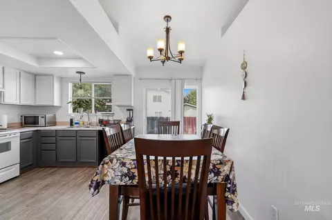 Dining - 607 Laster St, Caldwell, ID 83607 photo 2 of 3