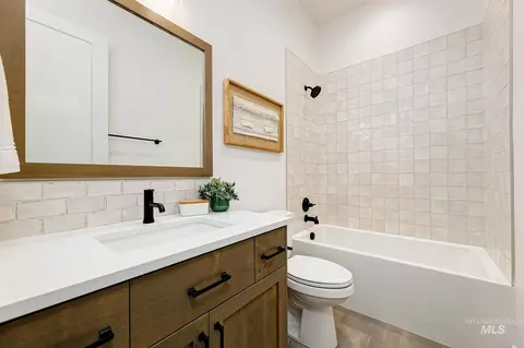 Bath - 4382 W Estuary Ct, Eagle, ID 83616 photo 6 of 7