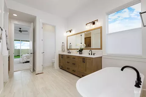 Bath - 4382 W Estuary Ct, Eagle, ID 83616 photo 2 of 7