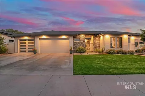 4601 E Copper Point Dr, Meridian, ID 83642
