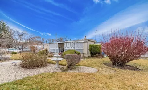 703 6th St N, Nampa, ID 83687