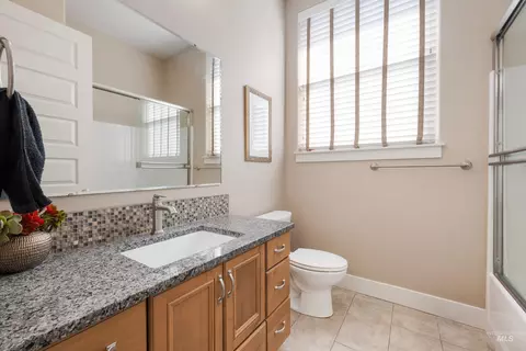Bath - 96 E Segundo St, Meridian, ID 83646 photo 1 of 2