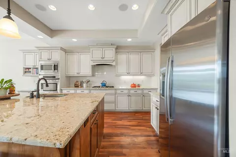 Kitchen - 2902 S Brookwater Ln, Eagle, ID 83616 photo 6 of 7