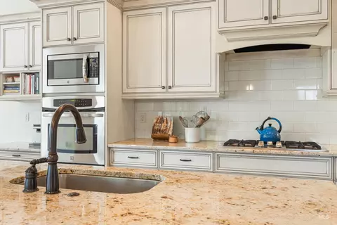 Kitchen - 2902 S Brookwater Ln, Eagle, ID 83616 photo 7 of 7