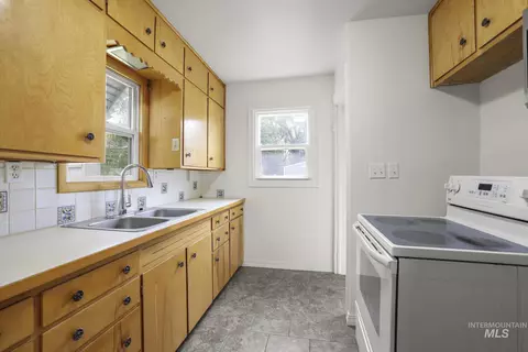 Kitchen - 356 E Avenue B, Wendell, ID 83355 photo 4 of 4
