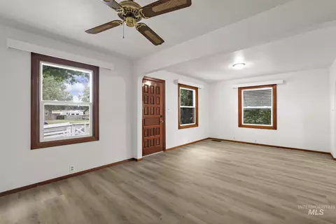 Living - 356 E Avenue B, Wendell, ID 83355 photo 6 of 7