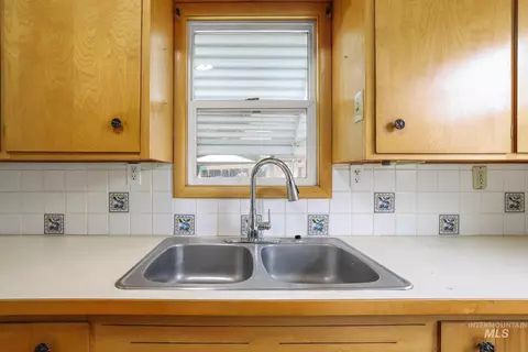 Kitchen - 356 E Avenue B, Wendell, ID 83355 photo 2 of 4