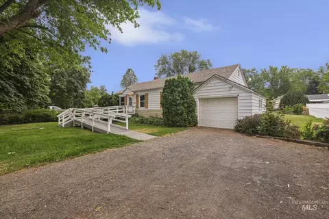 Exterior - 356 E Avenue B, Wendell, ID 83355 photo 1 of 9