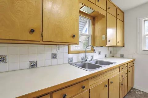 Kitchen - 356 E Avenue B, Wendell, ID 83355 photo 3 of 4