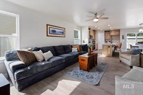 Living - 820 Jack Ave, Jerome, ID 83338 photo 3 of 3