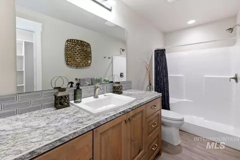 Bath - 820 Jack Ave, Jerome, ID 83338 photo 1 of 2