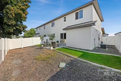 Exterior - 820 Jack Ave, Jerome, ID 83338 photo 2 of 4