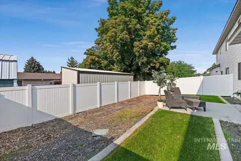 Exterior - 820 Jack Ave, Jerome, ID 83338 photo 3 of 4