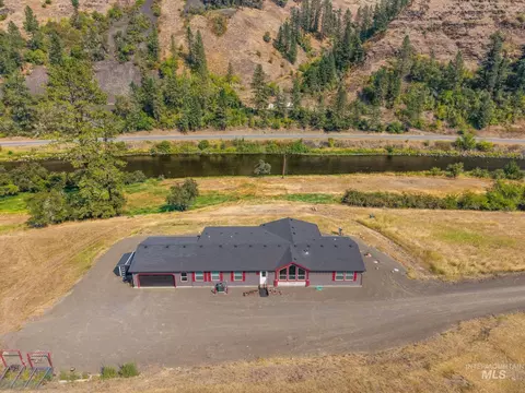 2136 Lukes Gulch Rd, Stites, ID 83552