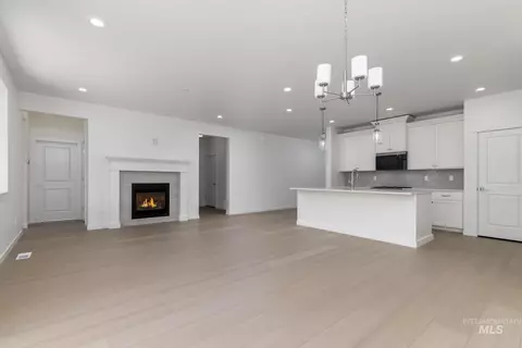 Living - 2607 N Morehouse Ave, Eagle, ID 83616 photo 1 of 4