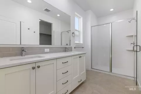 Bath - 2607 N Morehouse Ave, Eagle, ID 83616 photo 1 of 4