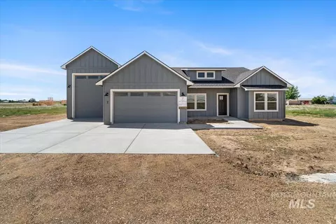 4725 SW Moonlight Ct, Mountain Home, ID 83647