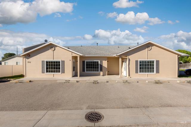 727 N Stampede Ct, Nampa, ID 83687