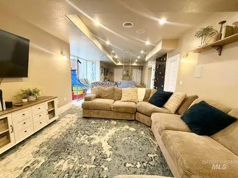 Living - 1110 Connor Ct, Kimberly, ID 83341 photo 6 of 6
