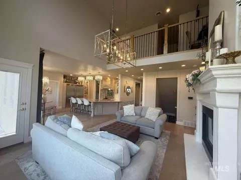 Living - 1110 Connor Ct, Kimberly, ID 83341 photo 2 of 6