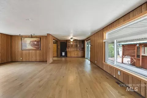 Living - 22081 Jeanne, Caldwell, ID 83607 photo 8 of 13