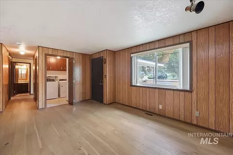 Living - 22081 Jeanne, Caldwell, ID 83607 photo 10 of 13