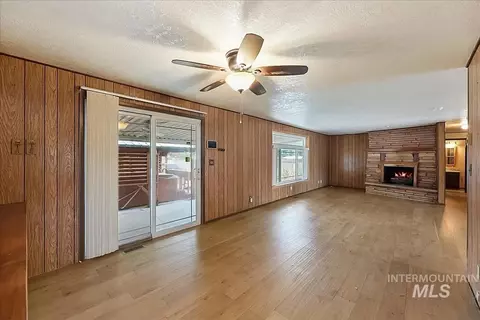Living - 22081 Jeanne, Caldwell, ID 83607 photo 3 of 13