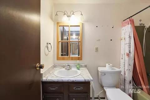 Bath - 22081 Jeanne, Caldwell, ID 83607 photo 3 of 4