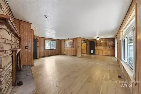 Living - 22081 Jeanne, Caldwell, ID 83607 photo 7 of 13