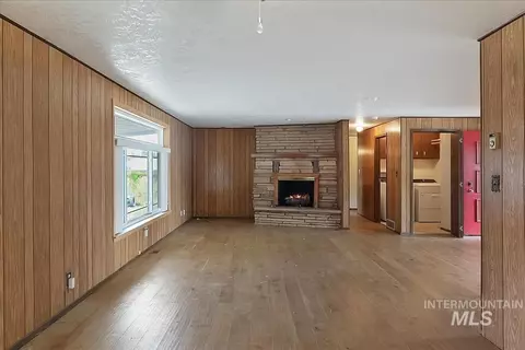 Living - 22081 Jeanne, Caldwell, ID 83607 photo 2 of 13