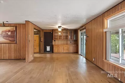 Living - 22081 Jeanne, Caldwell, ID 83607 photo 9 of 13