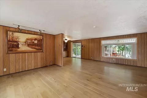 Living - 22081 Jeanne, Caldwell, ID 83607 photo 4 of 13